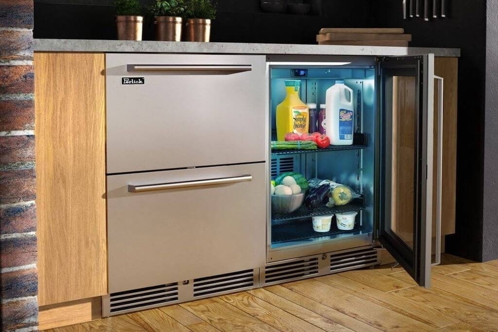 Куда поставить холодильник, если у вас маленькая кухня