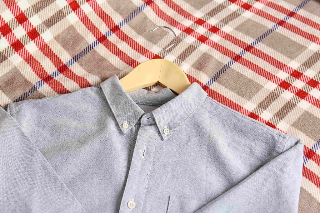 Советы молодым хозяйкам: как правильно гладить рубашку