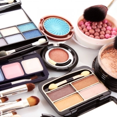 Базовый набор для макияжа: только нужные вещи в вашей косметичке