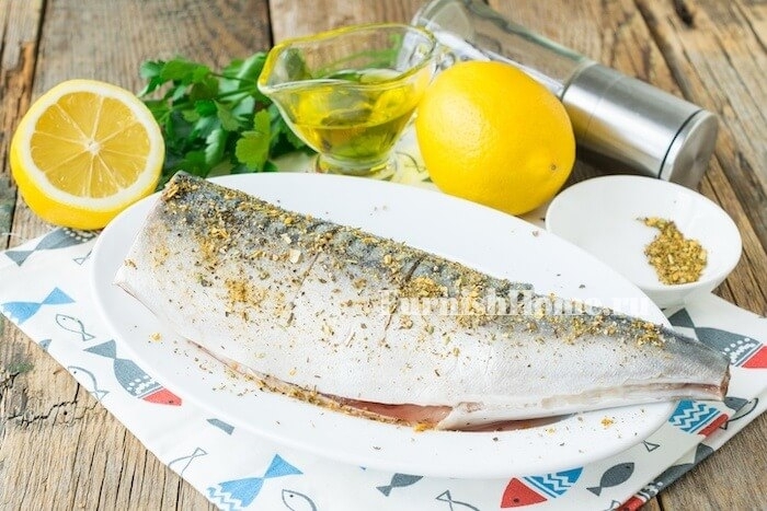 Скумбрия запеченная с лимоном