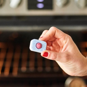 Как почистить духовку с помощью таблетки для посудомоечной машины