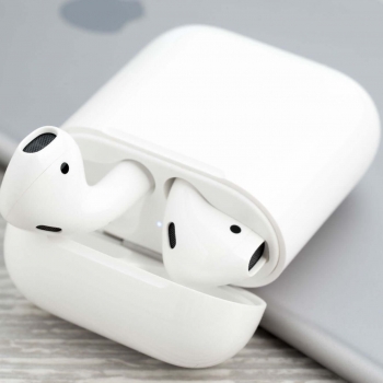 Как чистить AirPods: наушники будут как новые