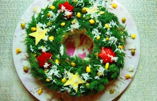 Праздничный салат «Рождественский венок»