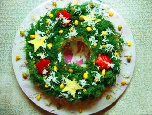 Праздничный салат «Рождественский венок»