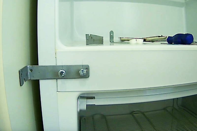 Как встроить холодильник: экономим место на кухне