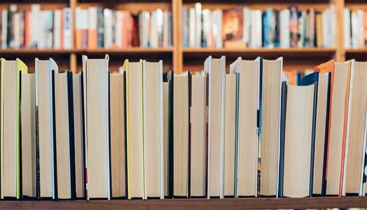 Как расставить книги на полке: совмещаем дизайн и практичность