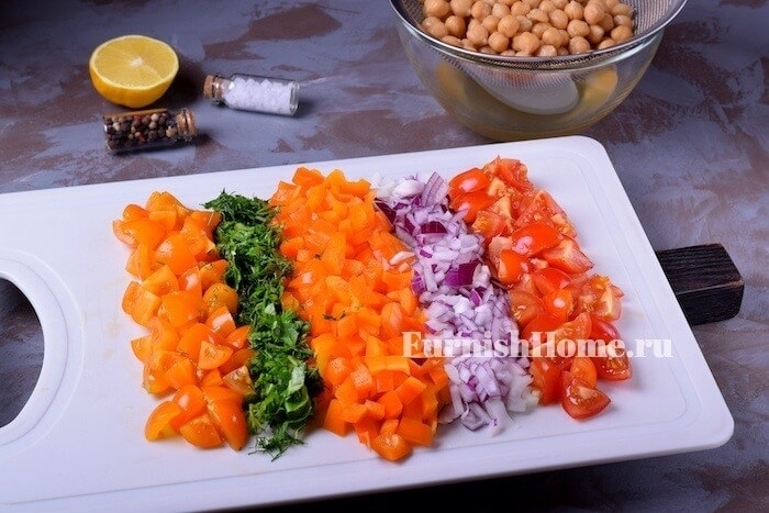 Салат с нутом и овощами