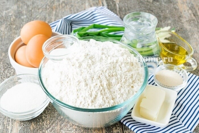 Пироги с луком и яйцом