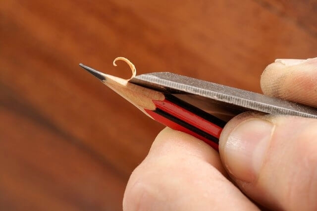 10 гениальных лайфхаков использования пилки для ногтей в быту