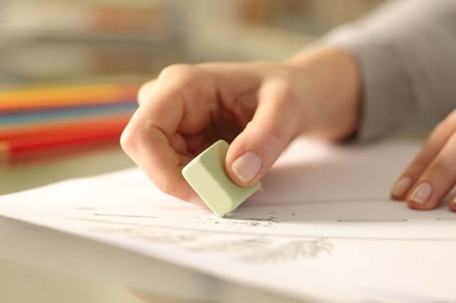 10 гениальных лайфхаков использования пилки для ногтей в быту