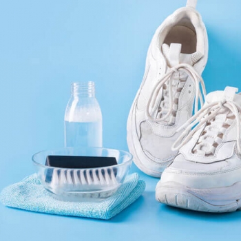 Как почистить белые кроссовки: секреты и лайфхаки