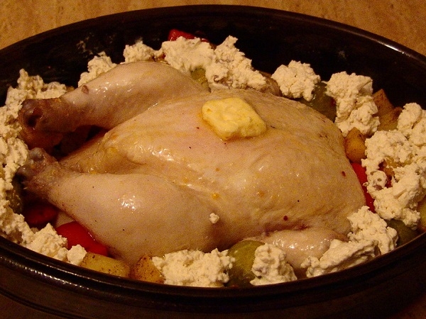 Ароматная курица запеченная с овощами