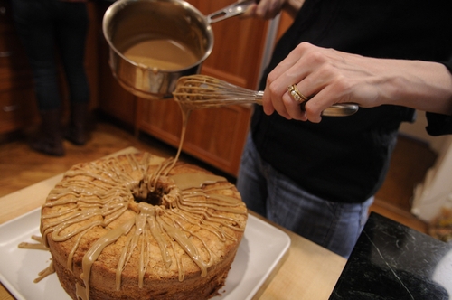 Пряничный кекс с карамельной глазурью