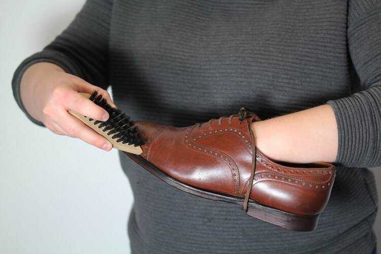 Как почистить кожаную обувь: эффективный и проверенный метод