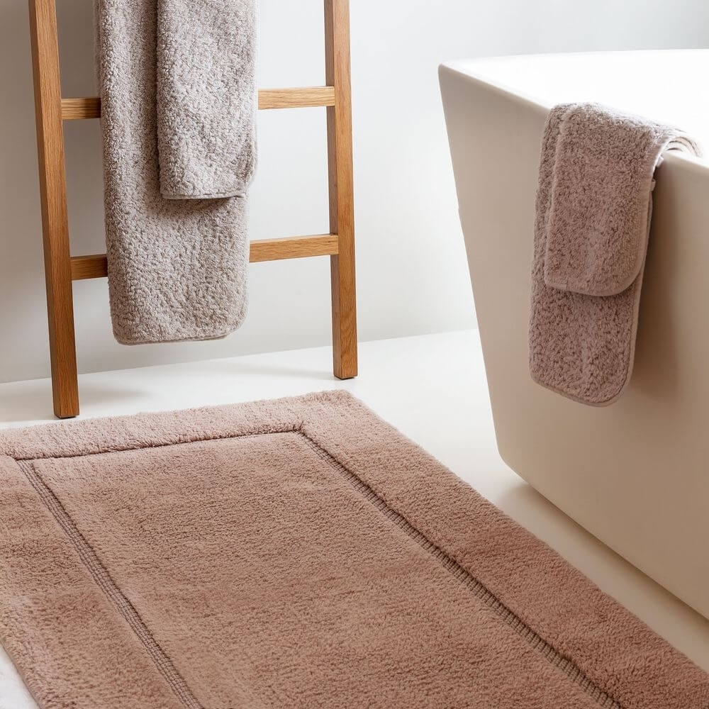 Как постирать ковер дома в ванной: можно ли стирать такие коврики и как это делать