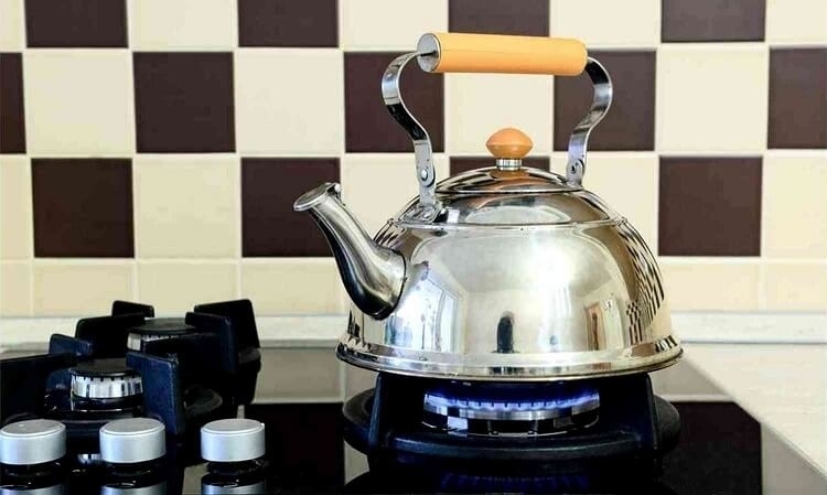 Как эффективно очистить от накипи чайник: лучшие и быстрые методы, которые продлят жизнь помощнику по кухне