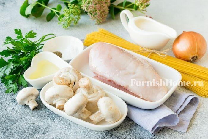 Паста с курицей и грибами в сливочном соусе