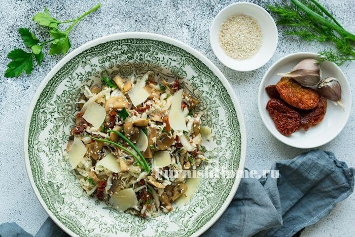 Салат с пекинской капусты и грибов