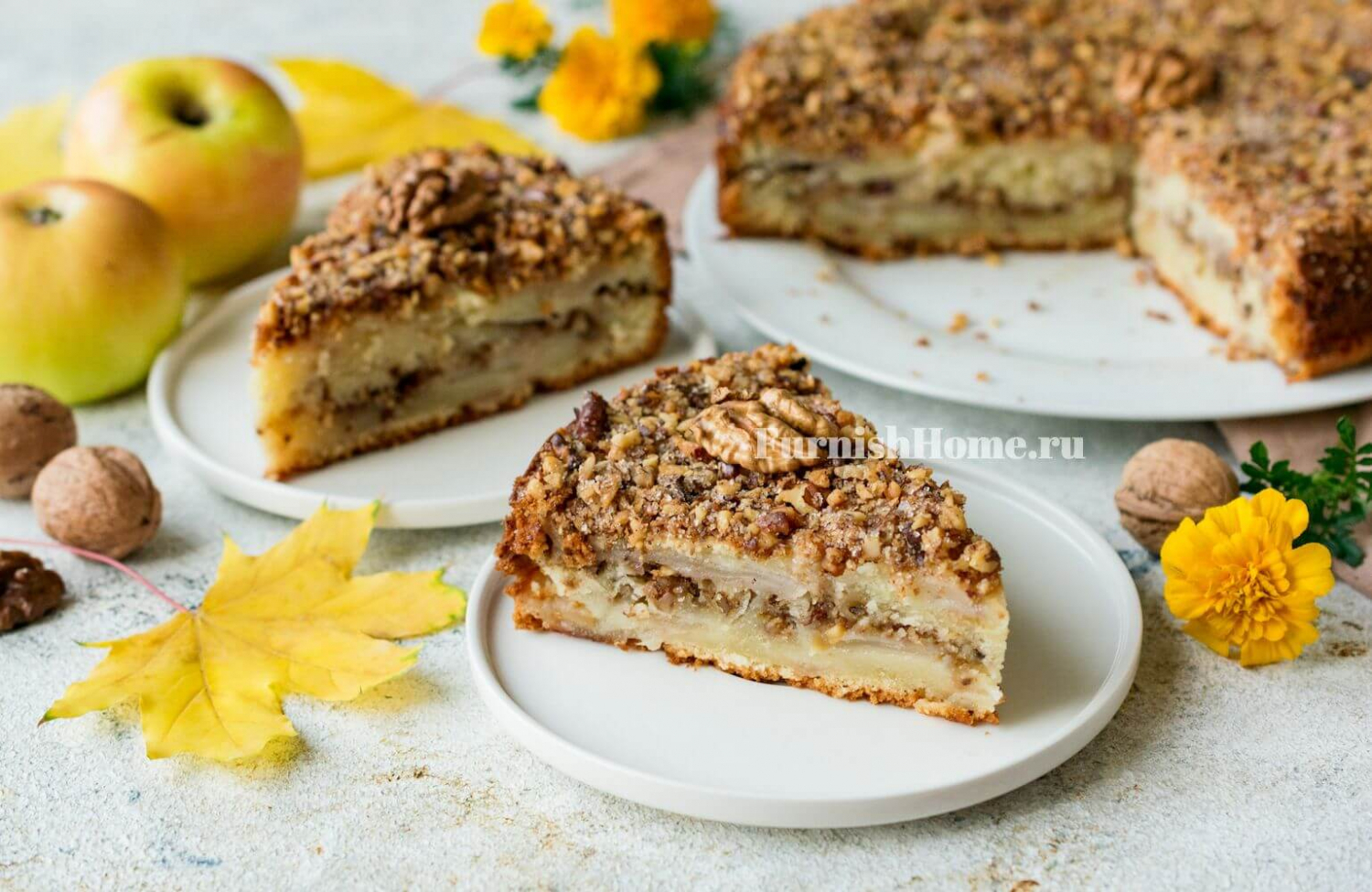 Пирог с яблоками и орехами