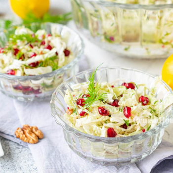 Салат с гранатом и капустой
