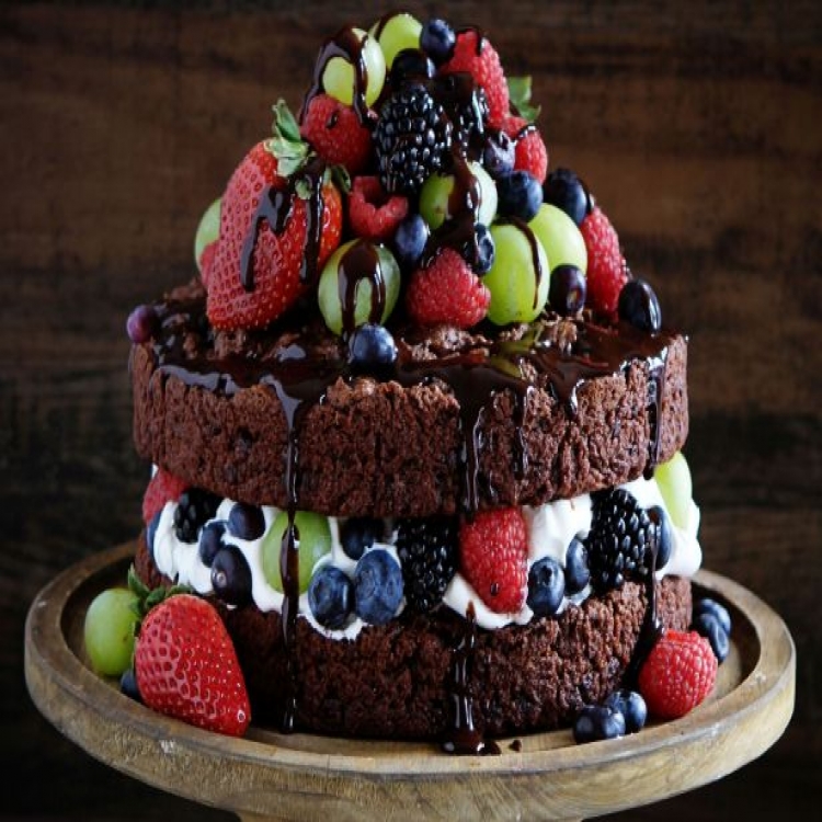 Низкокалорийный шоколадный торт с фруктами