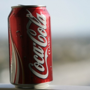 Почему нельзя пить кока-колу и как эффективно использовать этот напиток в быту?