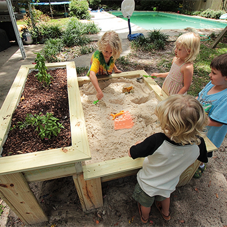 Как построить детскую песочницу. Мастер-класс