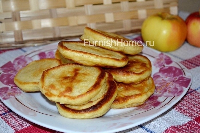 Оладьи с яблоками и корицей