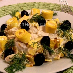 Салат с яичными блинчиками и курицей