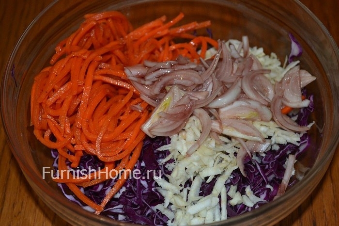 Салат из краснокочанной капусты и корейской морковки