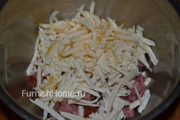 Открытые пирожки с копченым сыром и колбасой