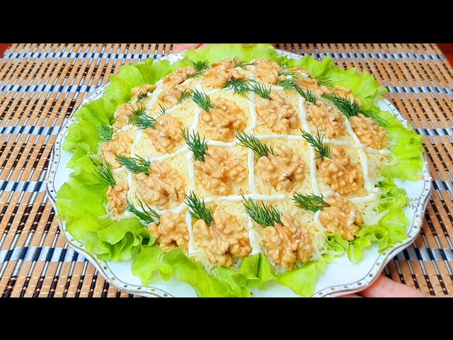 Салат с ананасом и курицей и сыром