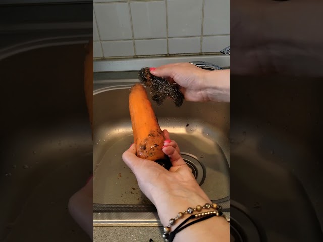 Лучший способ почистить морковь