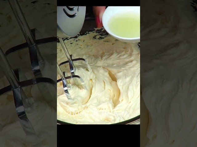 Густой сметанный крем со сгущенкой для тортов и пирожных