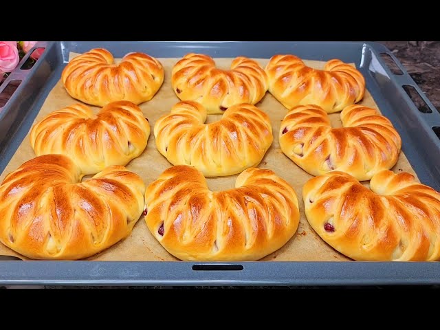 Воздушные булочки с малиной