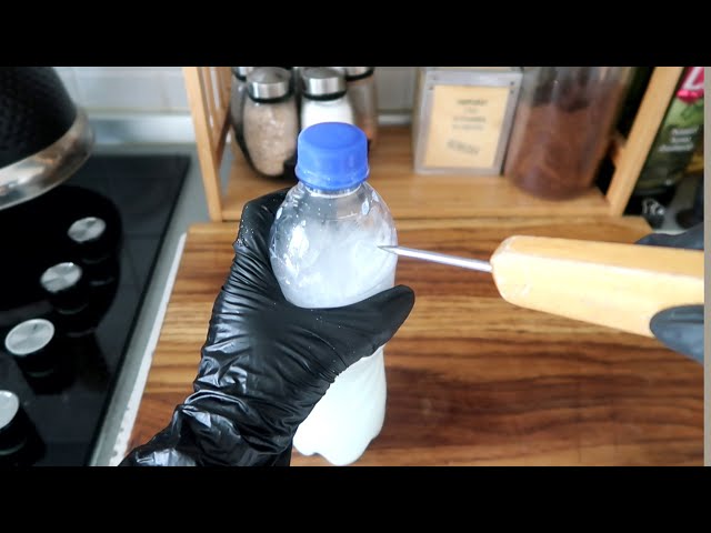 Пластиковая бутылка вернет унитазу белизну и чистоту